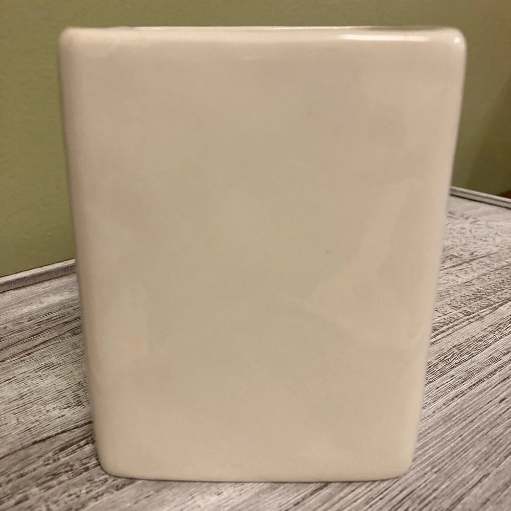 Rae Dunn Ceramic 